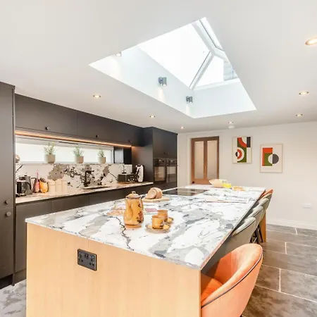 4 Bed In Oc-l29736 * Helmsley