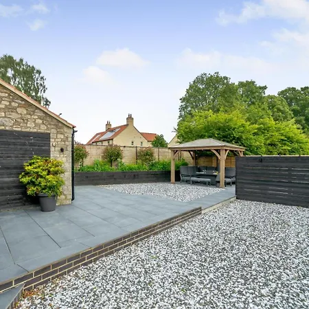 4 Bed In Oc-l29736 Helmsley